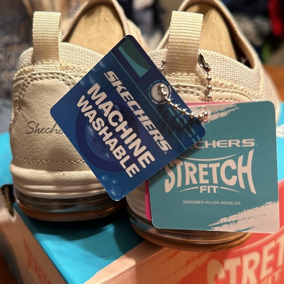 Women’s Sketchers Stretch Fit 8.5 NWT VEGAN Off White with Tan Design - Picture 5 of 9